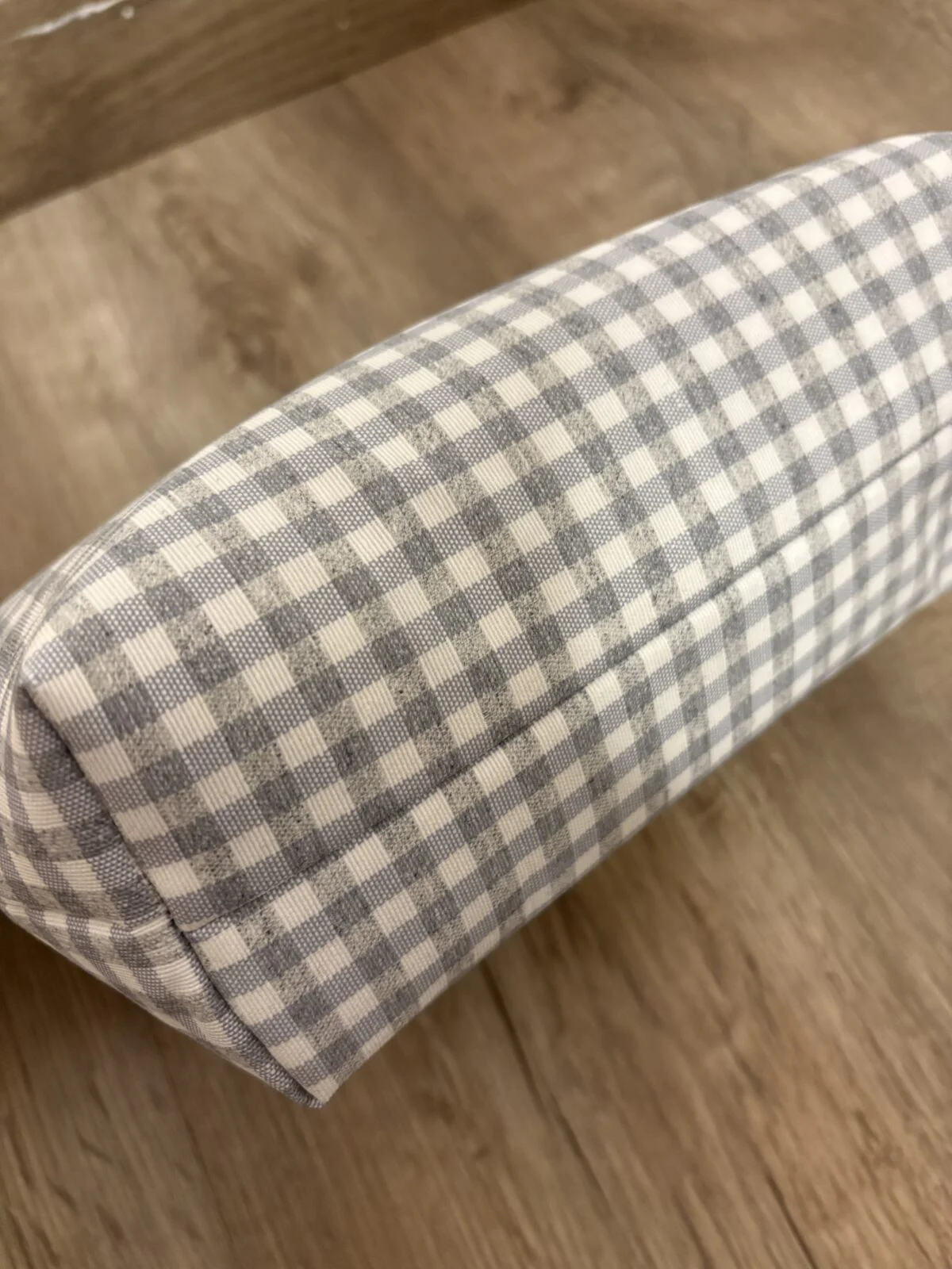 Funda Acolchada Vichy Gris y Blanco para Libro/Tablet + Neceser a Juego - Protección y Estilo - Imagen 3