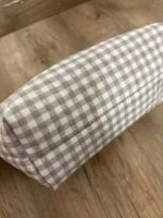 Funda Acolchada Vichy Gris y Blanco para Libro/Tablet + Neceser a Juego - Protección y Estilo - Imagen 3