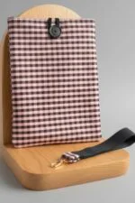 Funda de Libro Acolchada Cuadros Marrones y Negros con Llavero a Juego