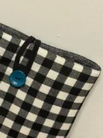 Bolsa Totebag Vichy Negro y Blanco con Asas Turquesa y Funda Acolchada a Juego - Imagen 5