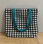 Bolsa Totebag Vichy Negro y Blanco con Asas Turquesa y Funda Acolchada a Juego - Imagen 2