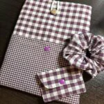 Pack de 3 Accesorios Artesanales Acolchados: Funda de Libro/Tablet, Tarjetero y Coletero a Juego