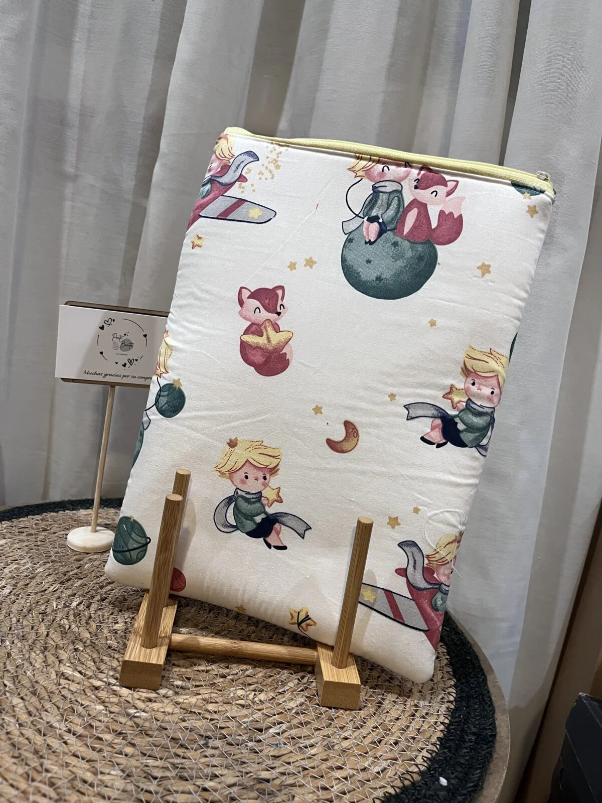 Elegante Conjunto de Funda de Libro y Neceser a Juego - Protección y Estilo para Lectores - Imagen 2