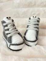 Zapatilla tipo convers a crochet - Imagen 5