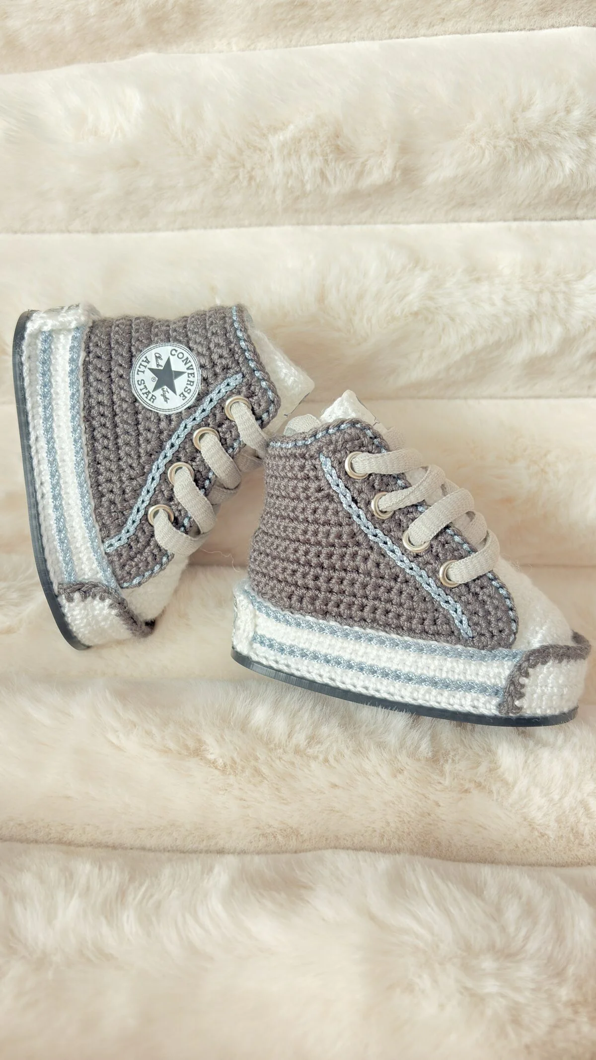 Zapatilla tipo convers a crochet - Imagen 3