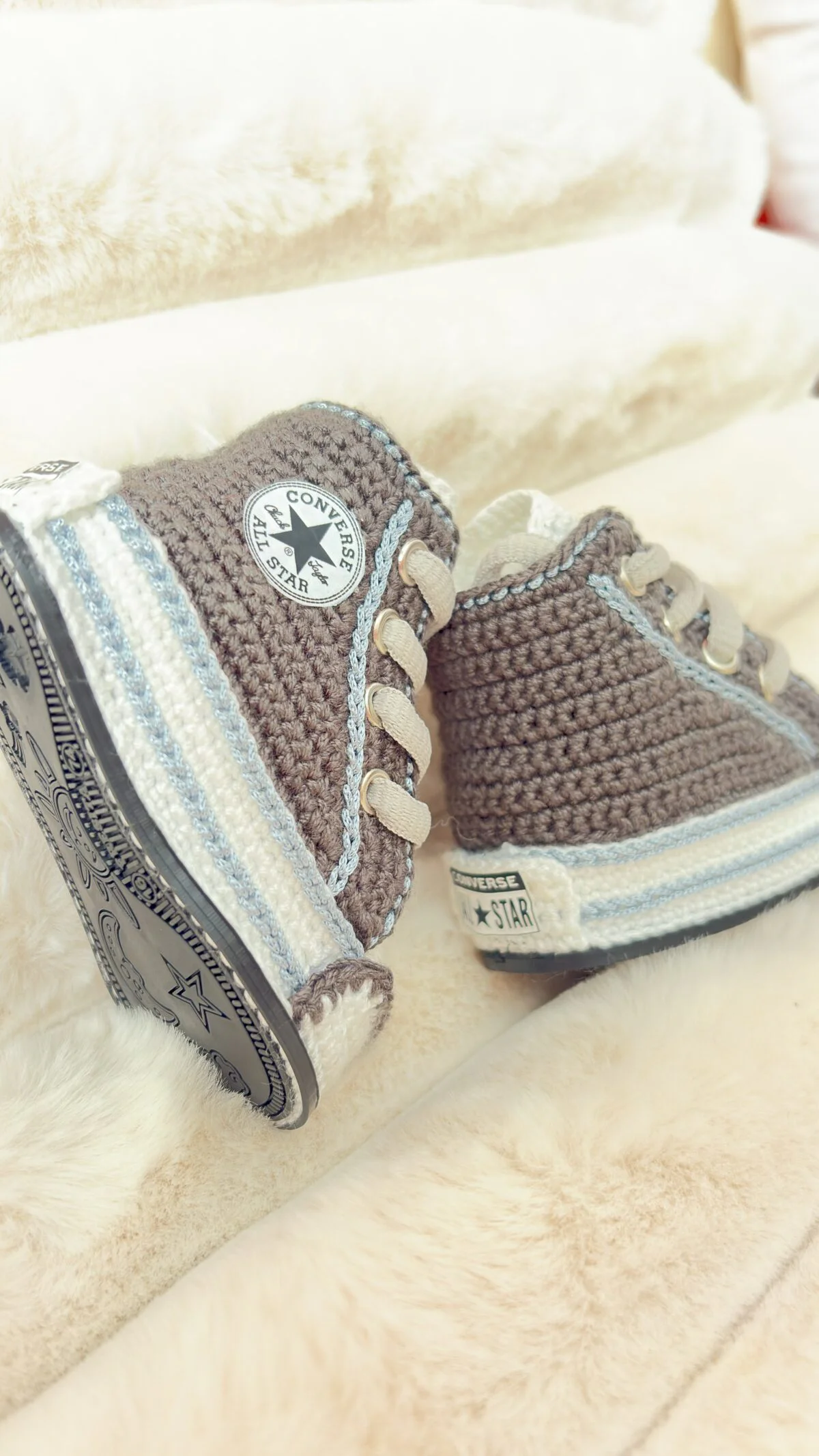 Zapatilla tipo convers a crochet - Imagen 6