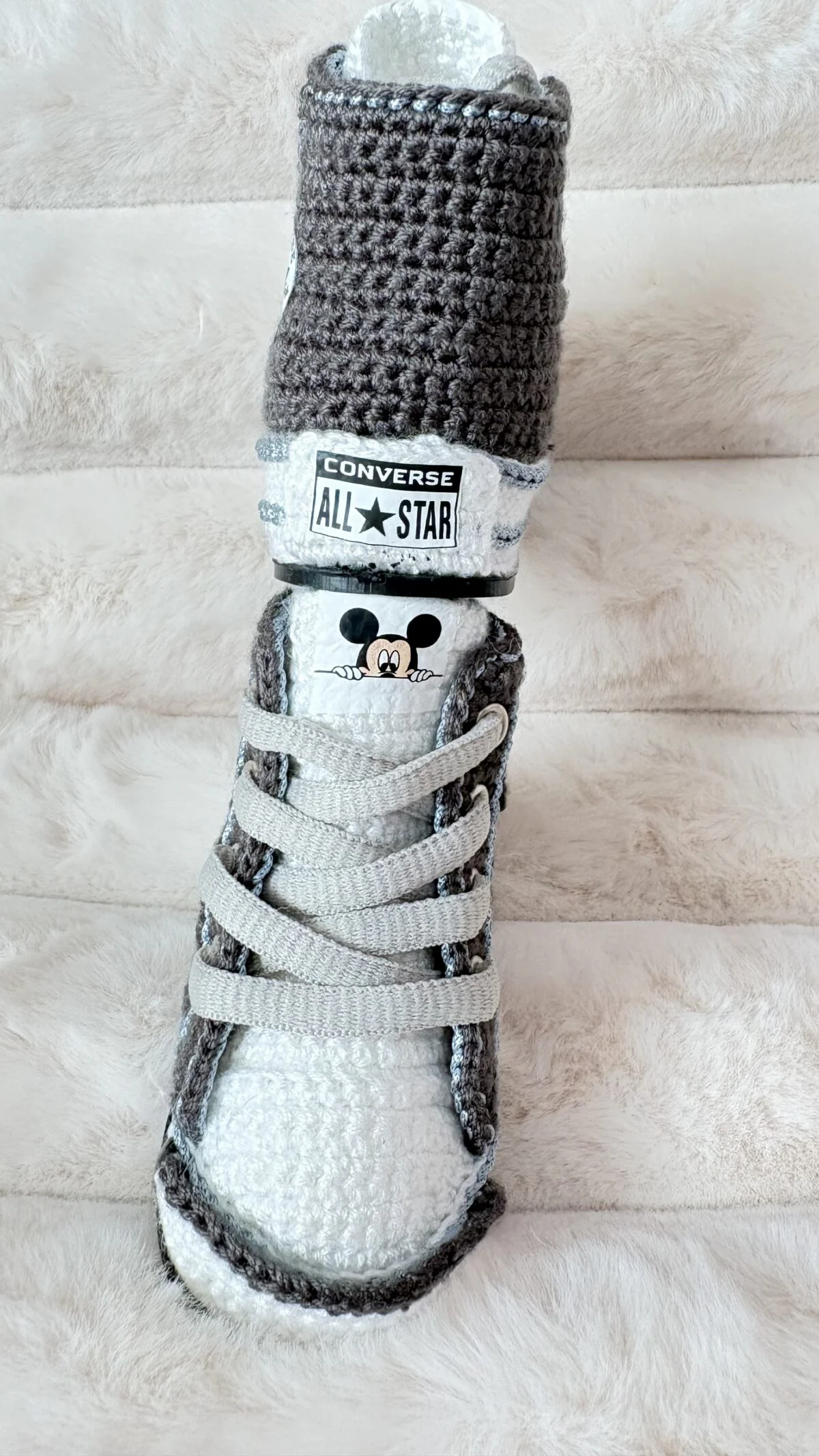 Zapatilla tipo convers a crochet - Imagen 4