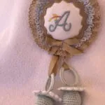 Broche Personalizado para Canastilla de Bebé y Carricoche - Regalo Único y Original