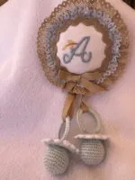 Broche Personalizado para Canastilla de Bebé y Carricoche - Regalo Único y Original