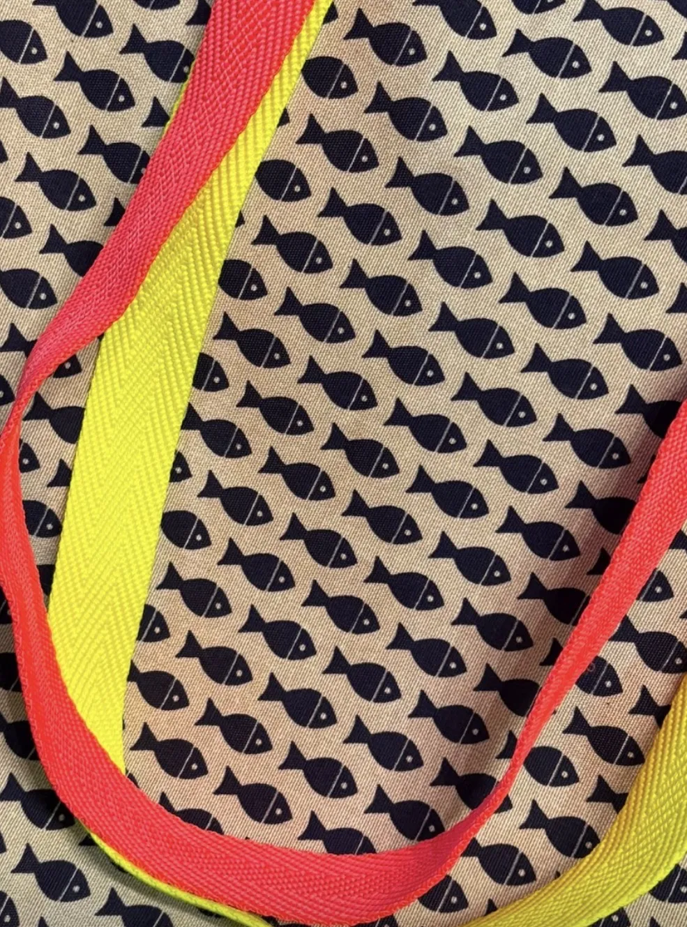 Bolsa Totebag Artesanal Fluorescente con Forro y Asas Mochileras - Hecho en España - Imagen 2